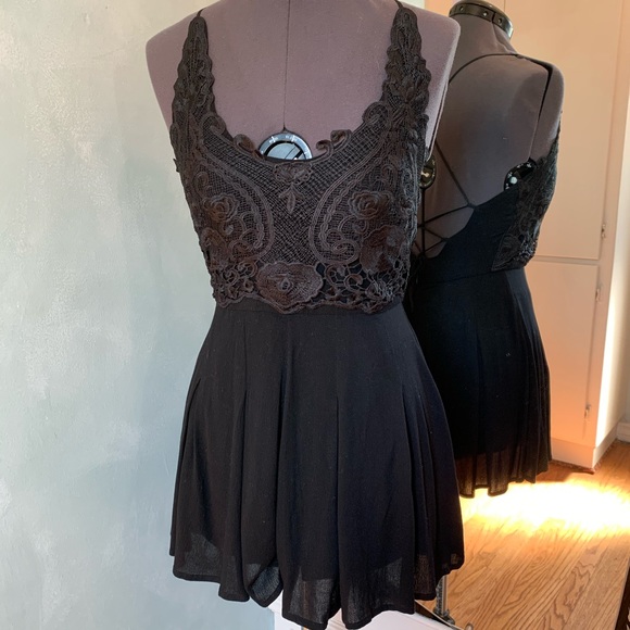 🆕 NWT- ANGL Lace Back Romper - Picture 2 of 9